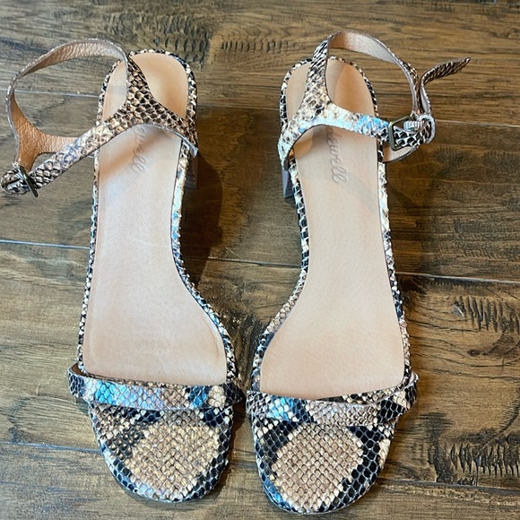 Madewell Wood Ash Ankle Strap Sandal
Snake Skin Embossed Leather Size 9 - Picture 3 of 4